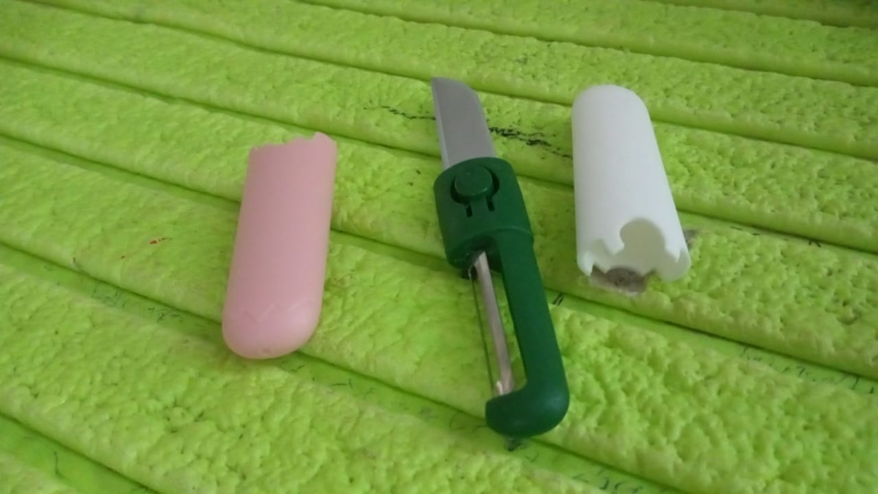 2-in-1 Multifunctional Knife & Sawtooth Peeler for Fruits and Vegetables 2-in-1 Multifunctional Knife & Sawtooth Peeler for Fruits and Vegetables